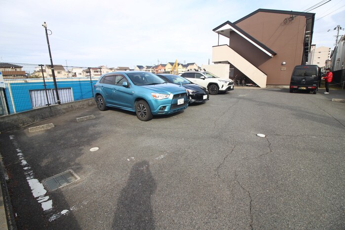 物件外観写真4　(駐車場)