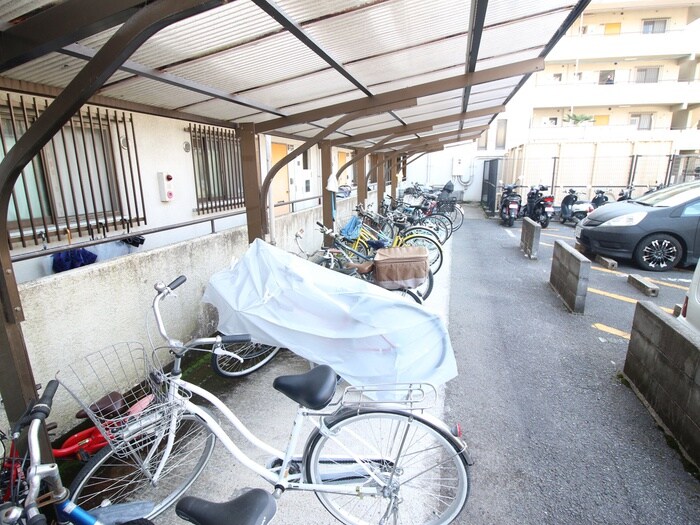 物件外観写真4　(駐車場)