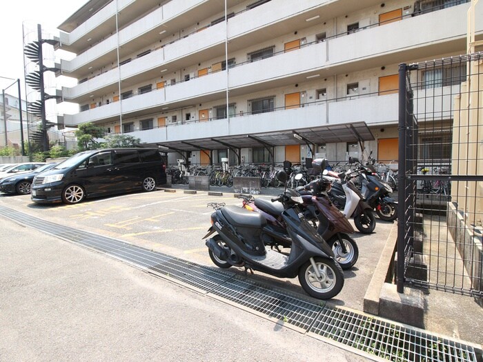 物件外観写真5　(駐車場)