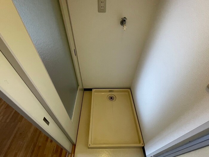 物件内観写真14　(洗濯機置場)