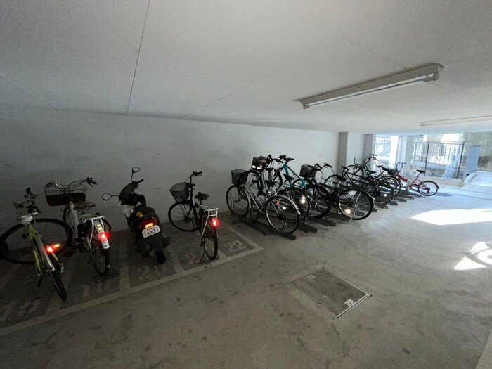 物件外観写真3　(駐輪場)