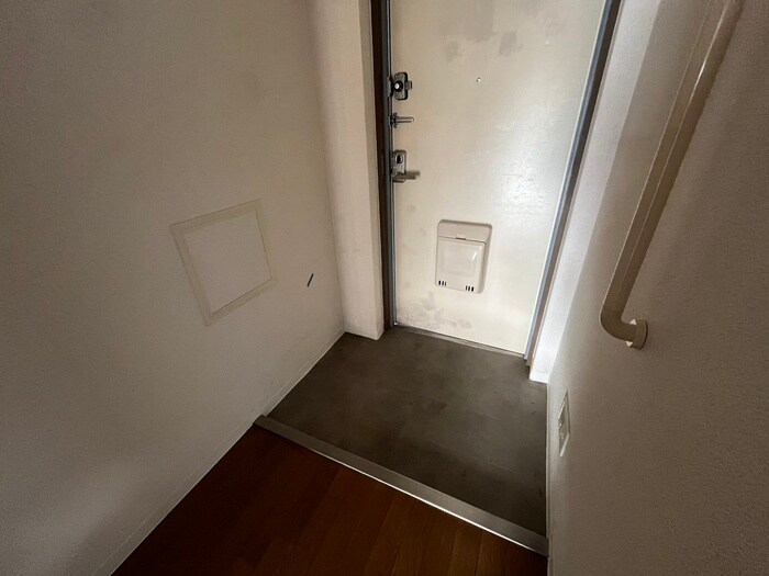物件内観写真18　(玄関)