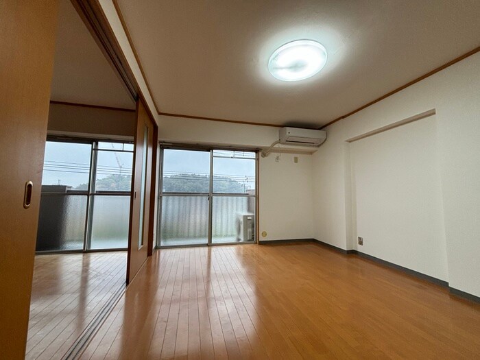 物件内観写真2　(居室)