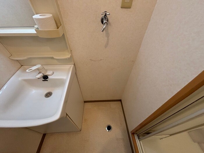 物件内観写真8　(洗濯機置場)