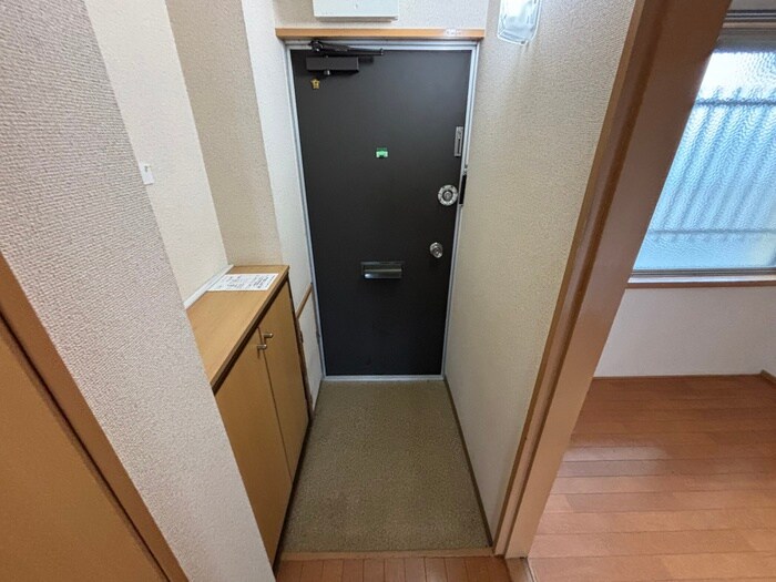 物件内観写真13　(玄関)