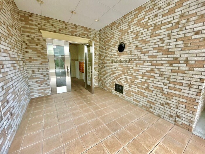 物件外観写真4　(エントランス部分)