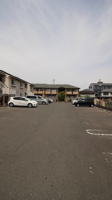 物件外観写真4　(駐車場)