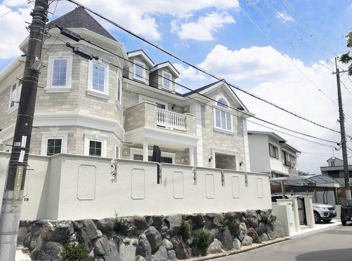 豊中市新千里北町3丁目戸建ての物件外観写真