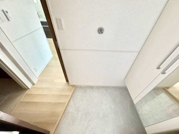 物件内観写真7　(玄関)