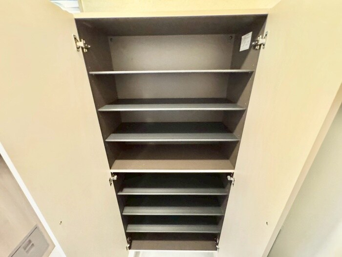 物件内観写真8　(靴箱)