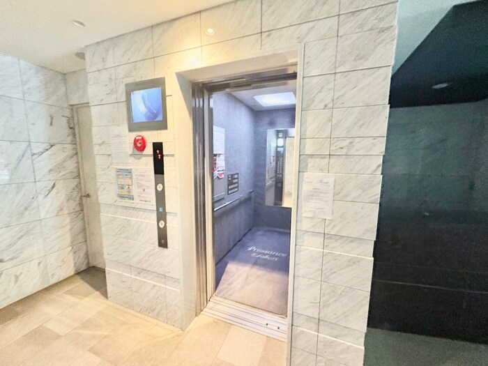 物件外観写真4　(エントランス部分)