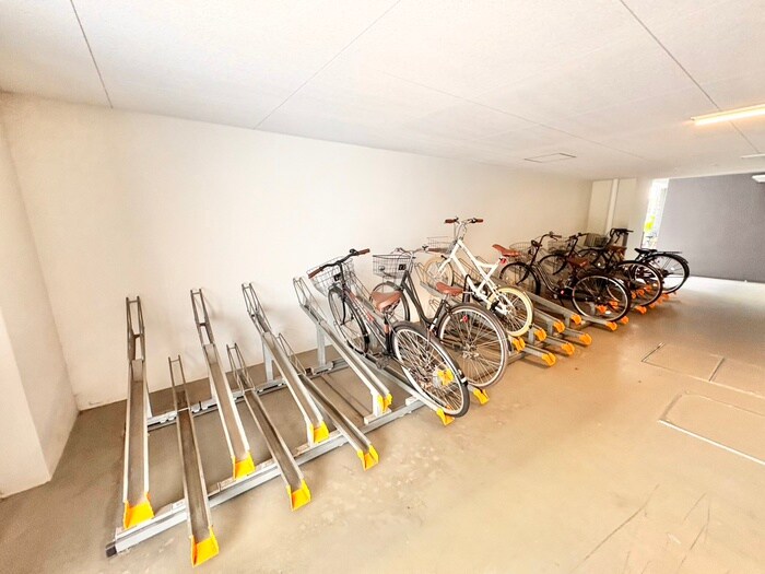 物件外観写真5　(駐輪場)