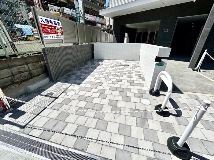 物件外観写真4　(駐車場)