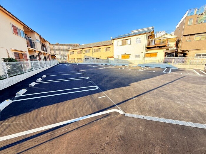 物件外観写真3　(駐車場)