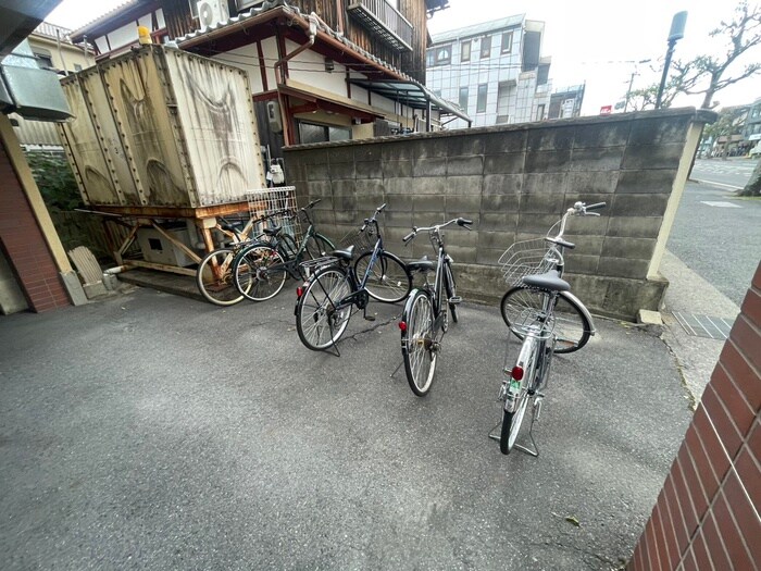 物件外観写真4　(駐輪場)