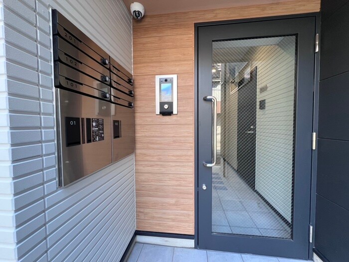 物件外観写真4　(エントランス部分)