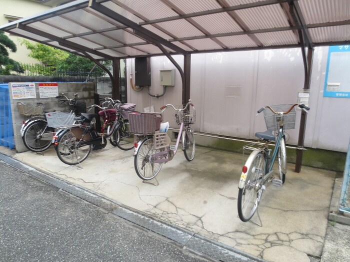 物件外観写真4　(駐輪場)