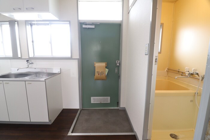 物件内観写真16　(玄関)