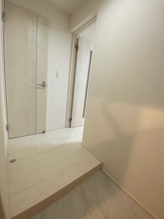 物件内観写真10　(玄関)