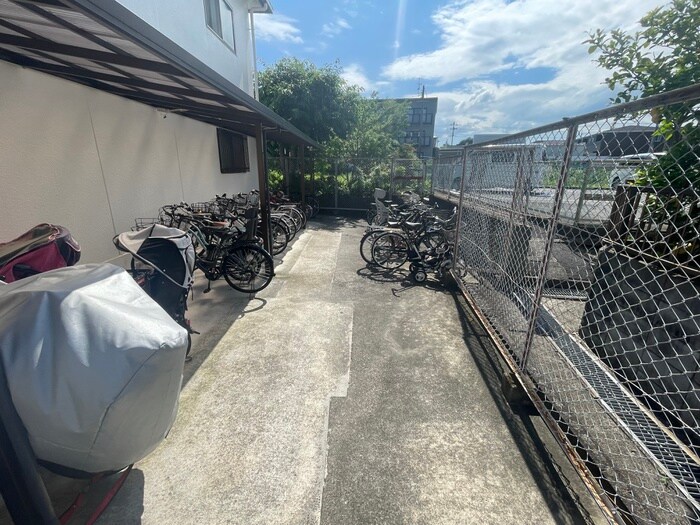 物件外観写真5　(駐輪場)