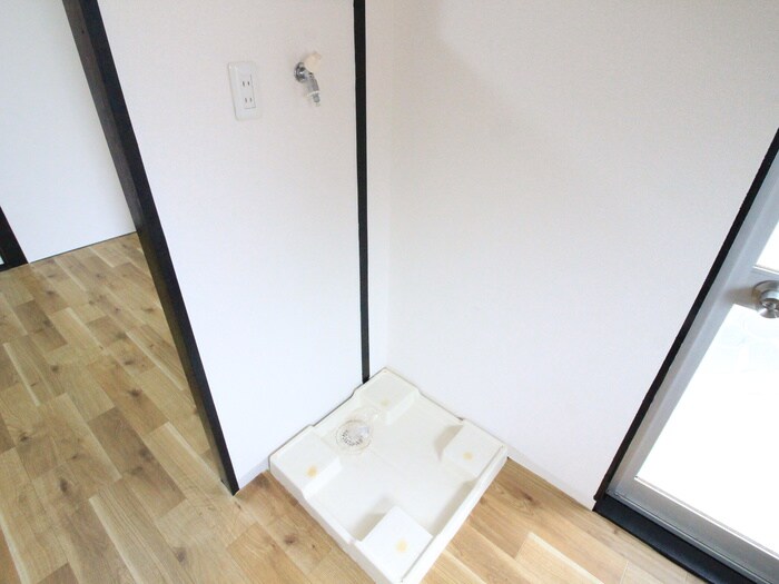 物件内観写真11　(洗濯機置場)