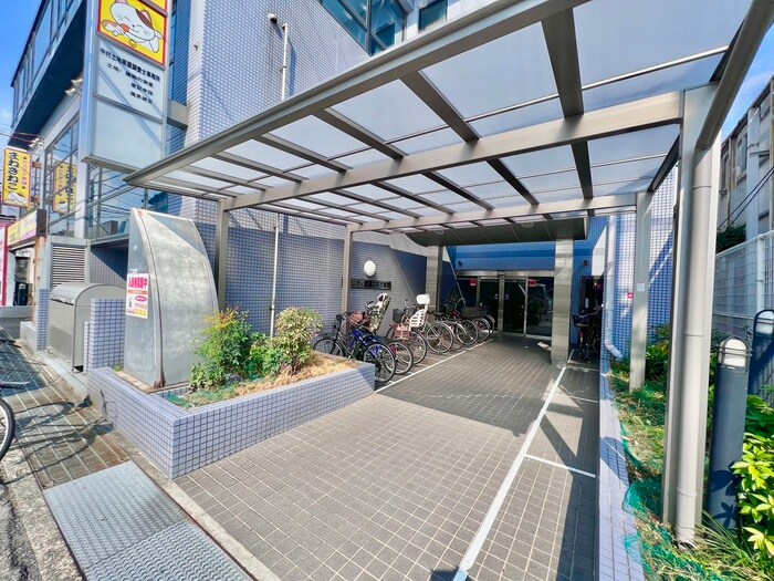 物件外観写真5　(エントランス部分)