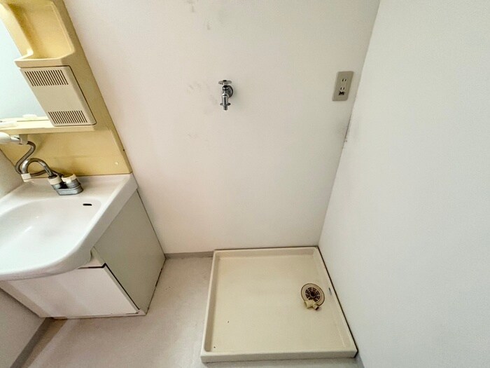 物件内観写真16　(洗濯機置場)