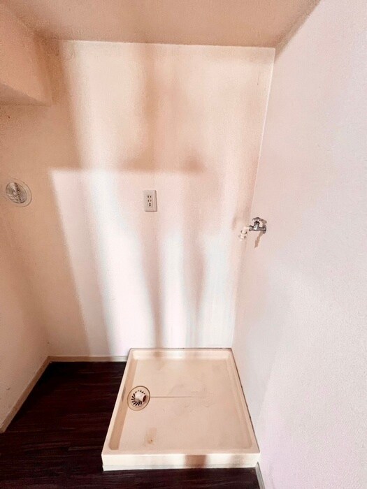 物件内観写真12　(洗濯機置場)