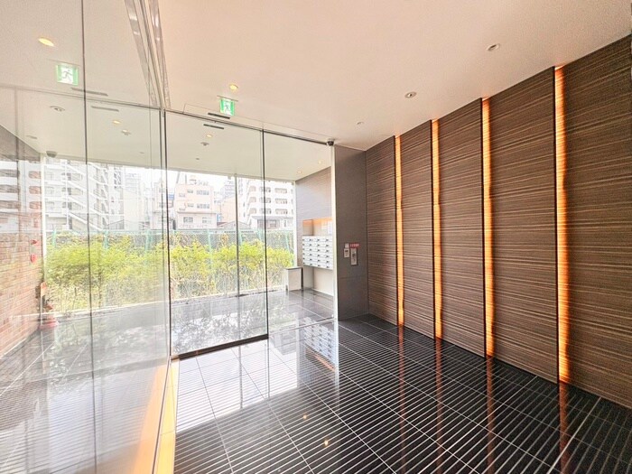 物件外観写真3　(エントランス部分)