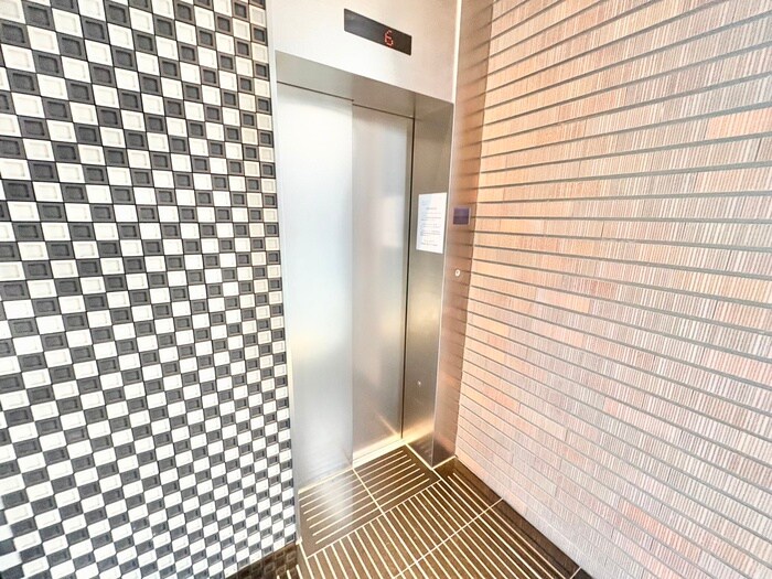 物件外観写真4　(エントランス部分)