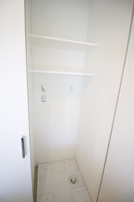 物件内観写真16　(洗濯機置場)