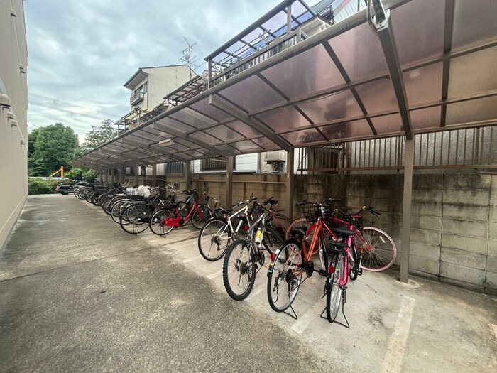 物件外観写真3　(駐輪場)