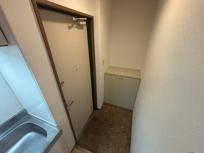 物件内観写真13　(玄関)