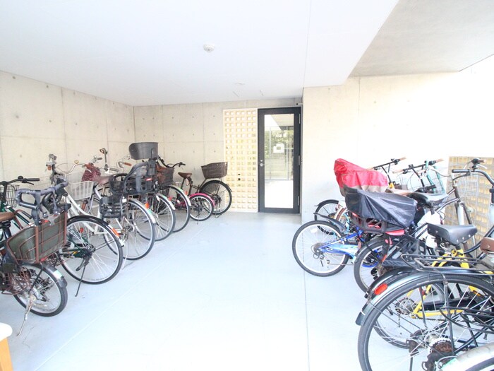 物件外観写真6　(駐輪場)