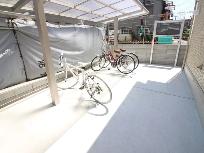 物件外観写真5　(駐輪場)