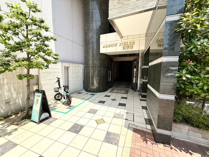 物件外観写真2　(エントランス部分)