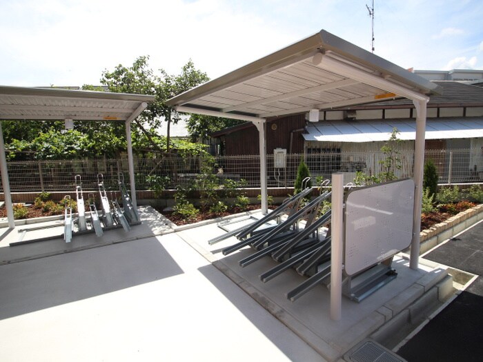 物件外観写真3　(駐輪場)