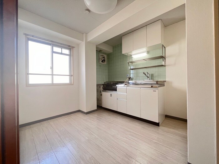 物件内観写真3　(居室)