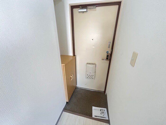 物件内観写真9　(玄関)