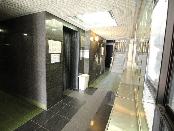 物件外観写真5　(エントランス部分)