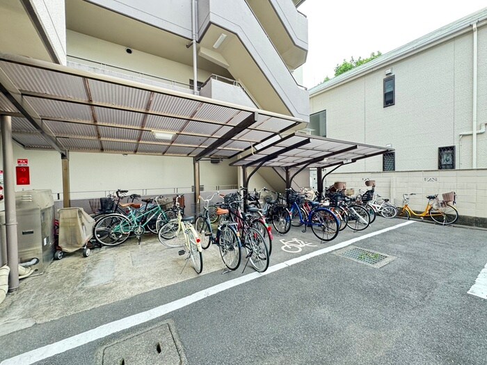 物件外観写真5　(駐輪場)
