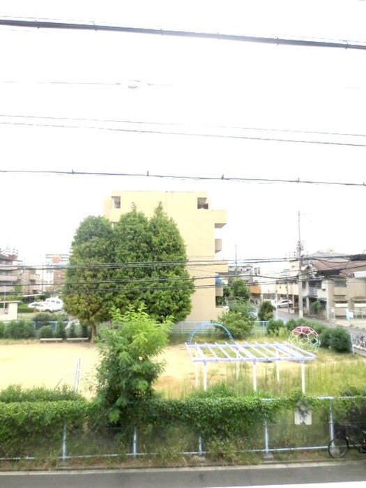 物件内観写真10　(室内からの展望)