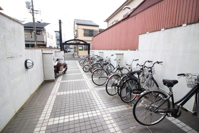 物件外観写真5　(駐輪場)