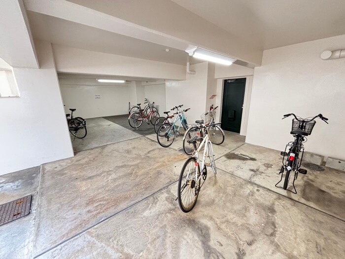 物件外観写真4　(駐輪場)