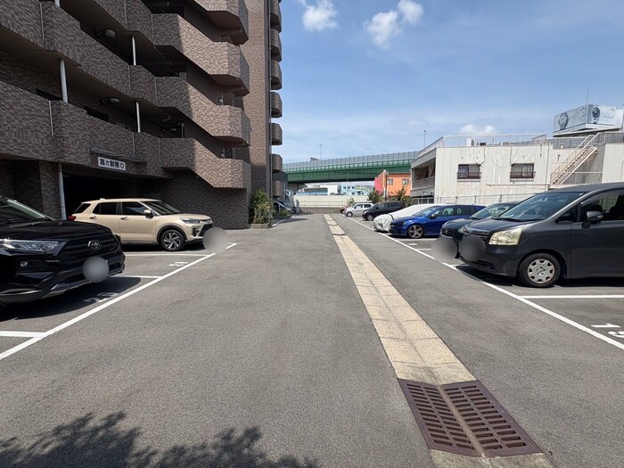 物件外観写真3　(駐車場)