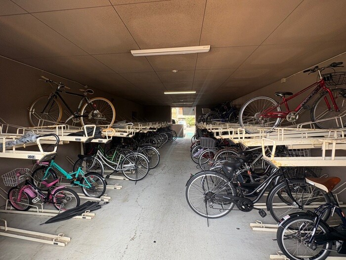 物件外観写真4　(駐輪場)