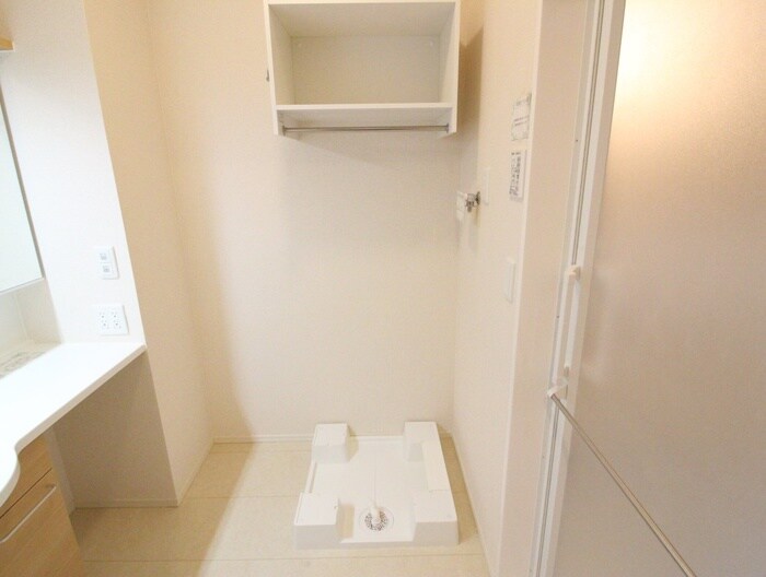 物件内観写真10　(洗濯機置場)