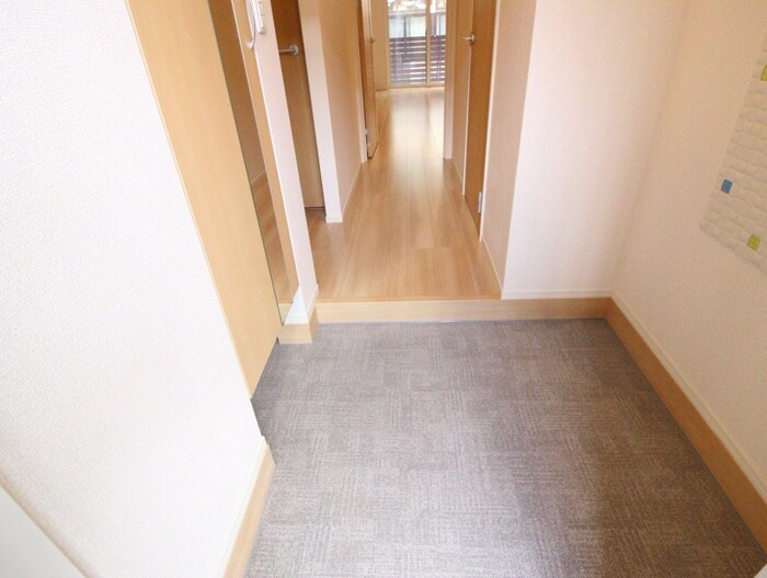 物件内観写真18　(玄関)