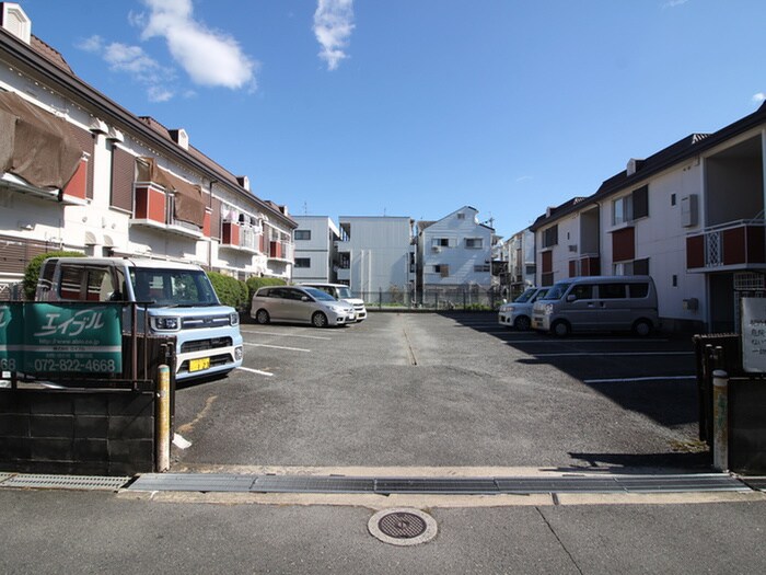 物件外観写真3　(駐車場)