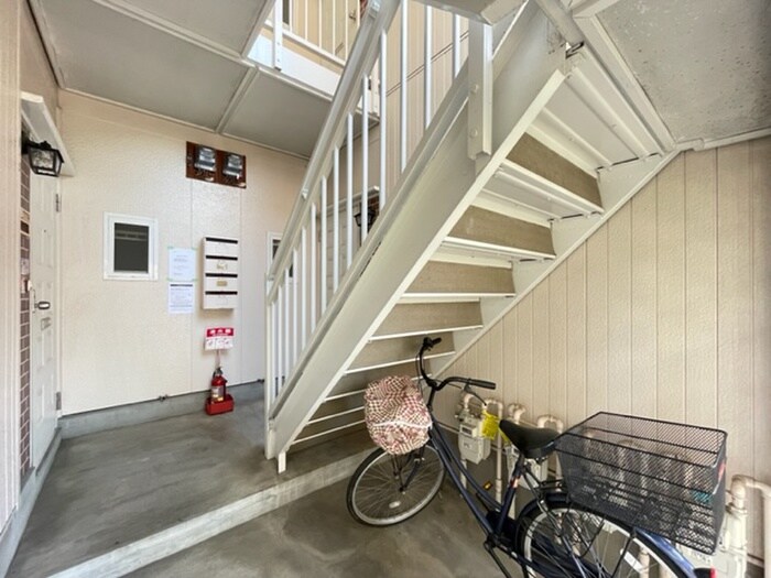 物件外観写真6　(エントランス部分)